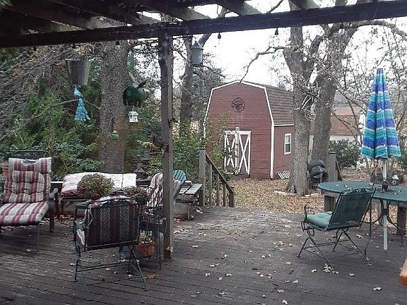 5th image of 925 Acorn St