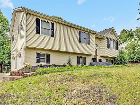 3rd image of 111 Barrington Ct