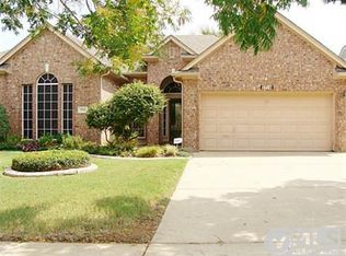 2716 Sandstone Dr, Grapevine, TX 76051