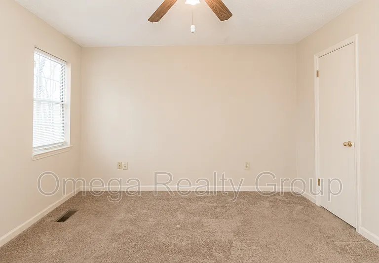 6770 Charles Dr — Photo 20