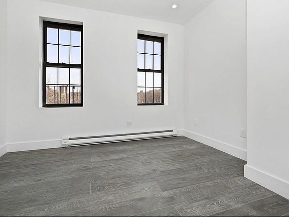 3rd image of 165 Graham Ave #4L
