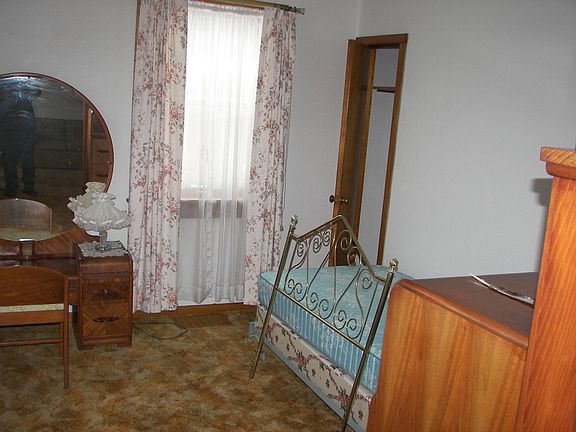 3rd image of 1826 Horseshoe Blvd