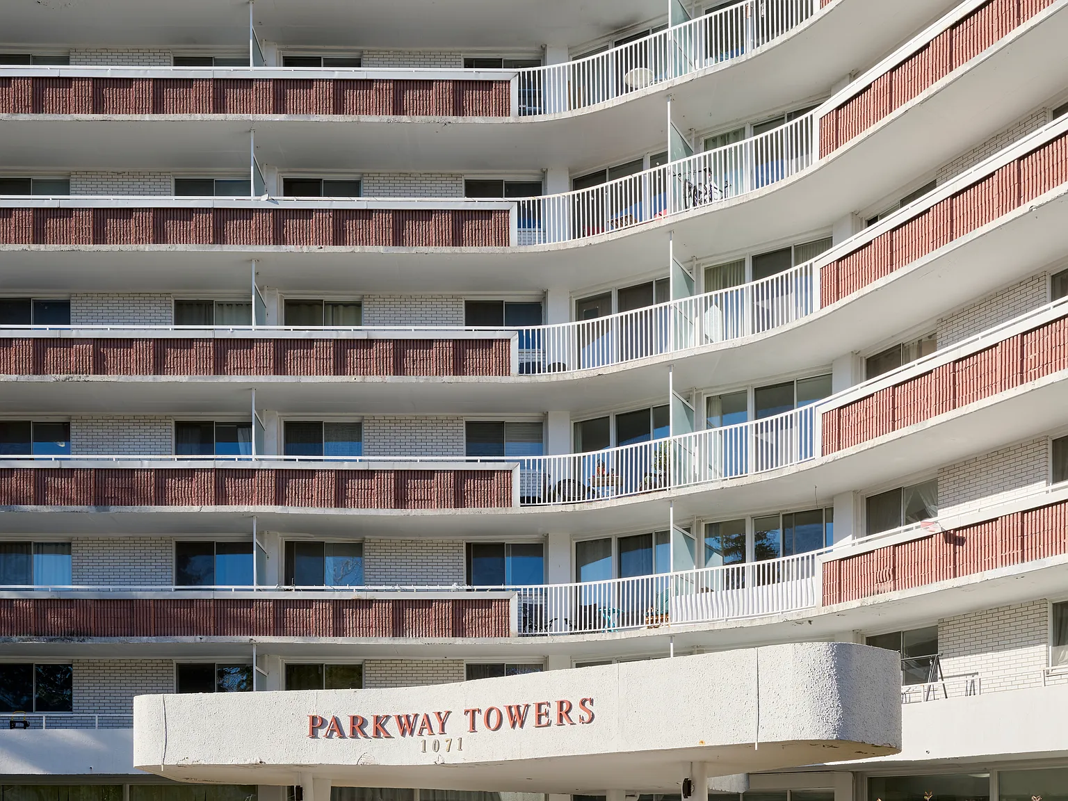 Parkway Towers — Photo 4