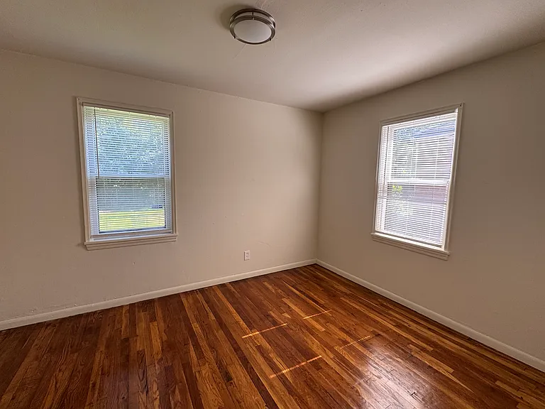 8337 Archer Ave — Photo 4