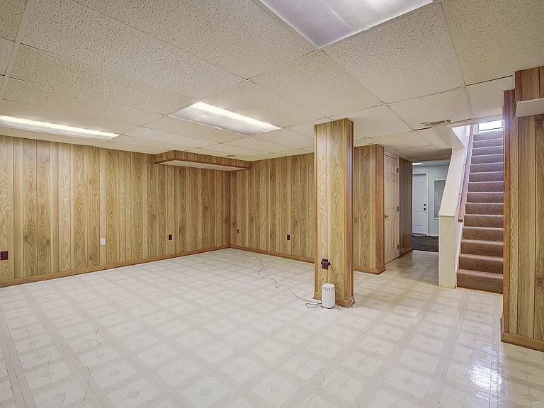 13907 Concord Ave — Photo 57