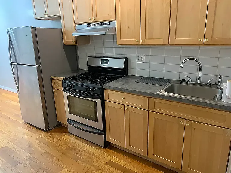 343 Grove St #3R — Photo 1