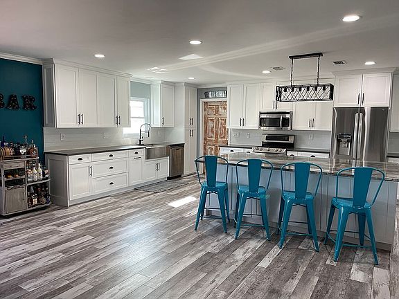 2nd image of 6325 Jamaica Cir E