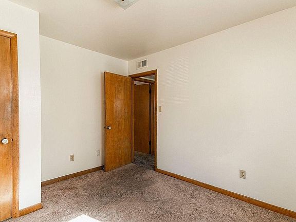 4th image of 1862 Clamp Ave
