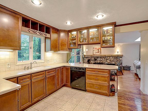 5th image of 7376 Treeline Dr SE