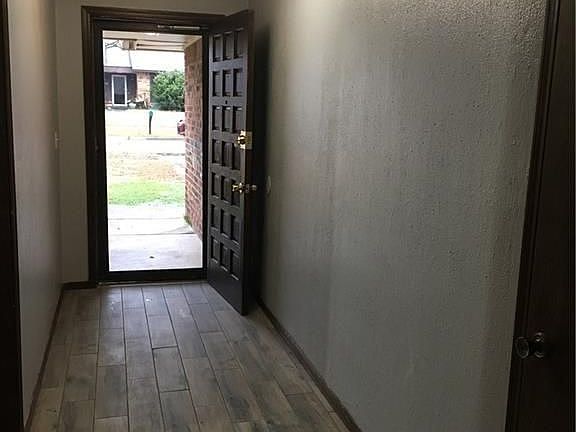 2nd image of 2124 Whiteoak Cir