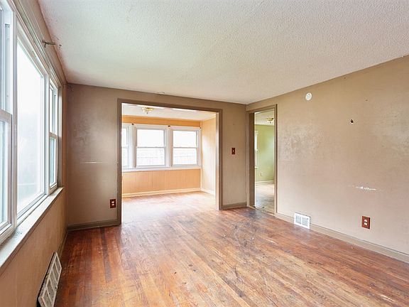 5th image of 128 McKinley Dr