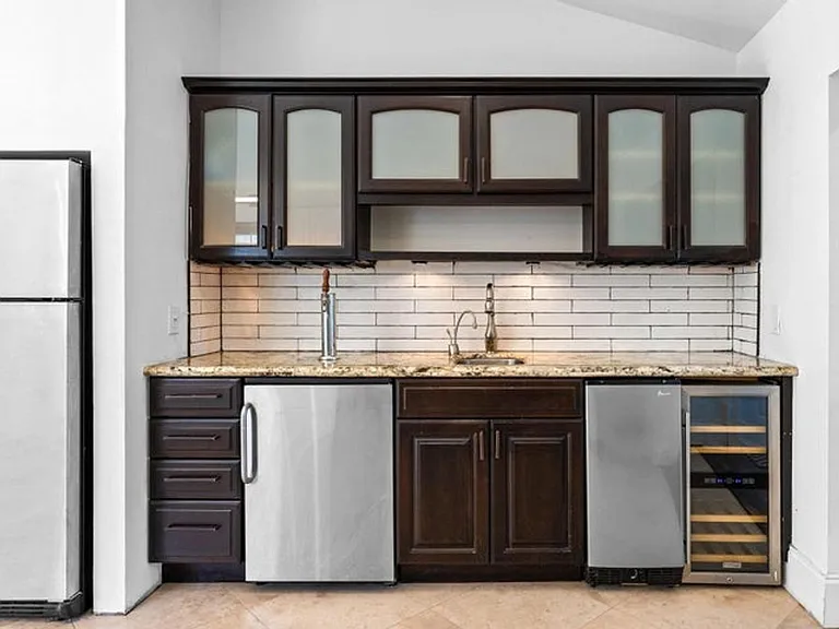 11110 SW 9th Pl — Photo 3