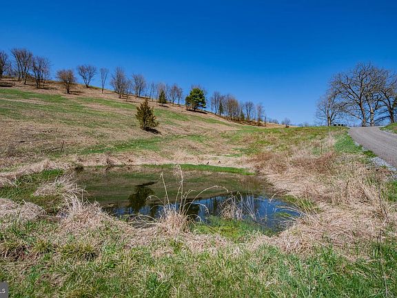 5th image of 718 Turkey Path Rd