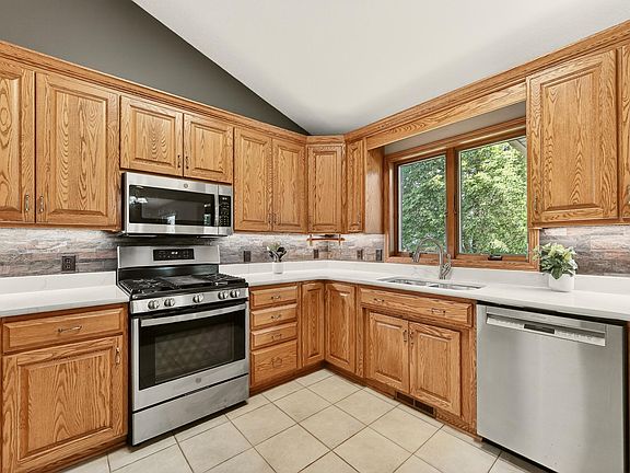 5th image of 906 Bucknell Blvd SE