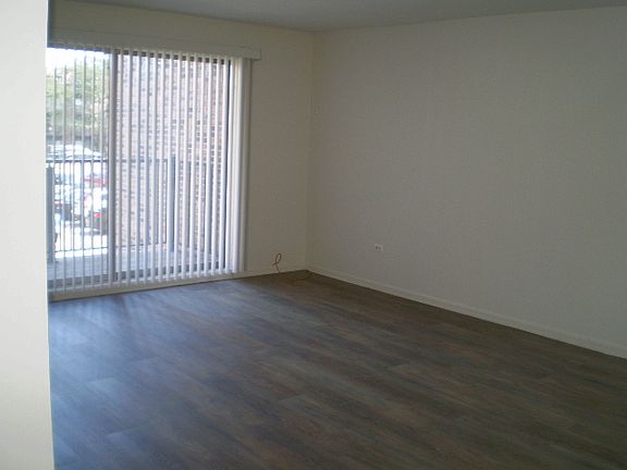 3rd image of 8936 N Parkside Ave APT 203