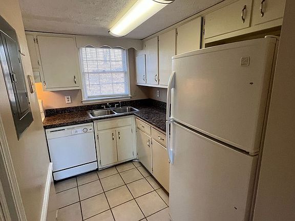 5th image of 3071-3077 Spruce Cir #3075