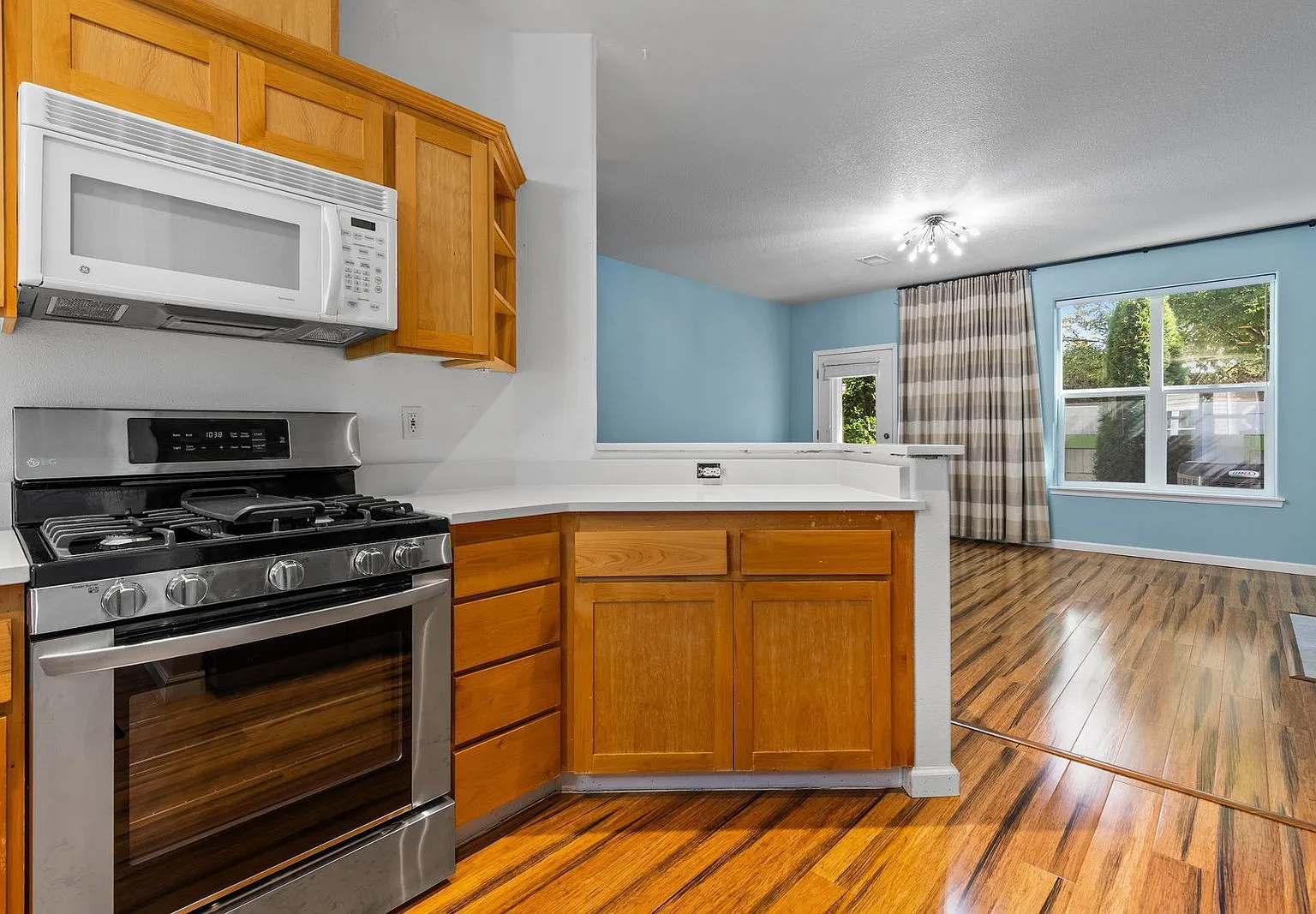 2 bed, 2.0 bath, 1418 sqft, $2,695 — Photo 4