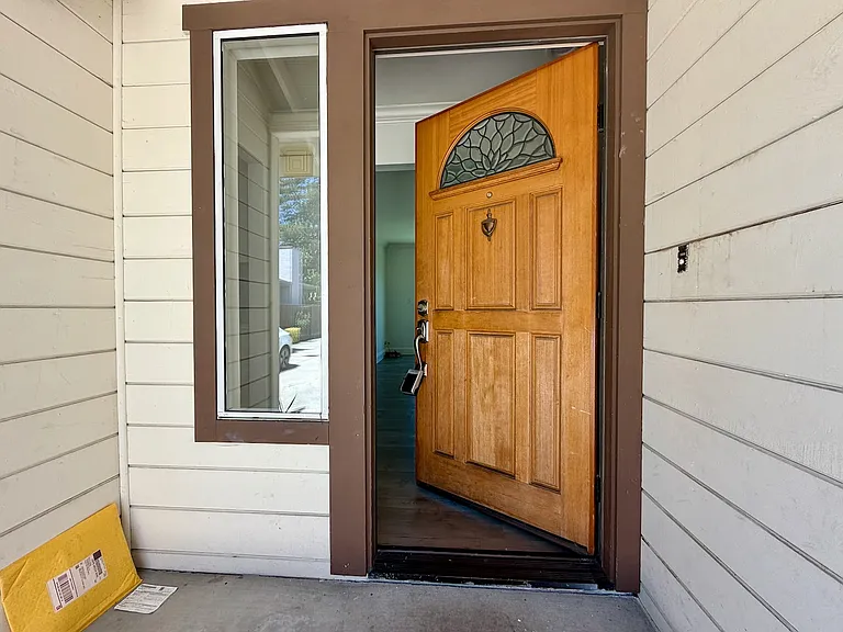 1582 Gordon St — Photo 17