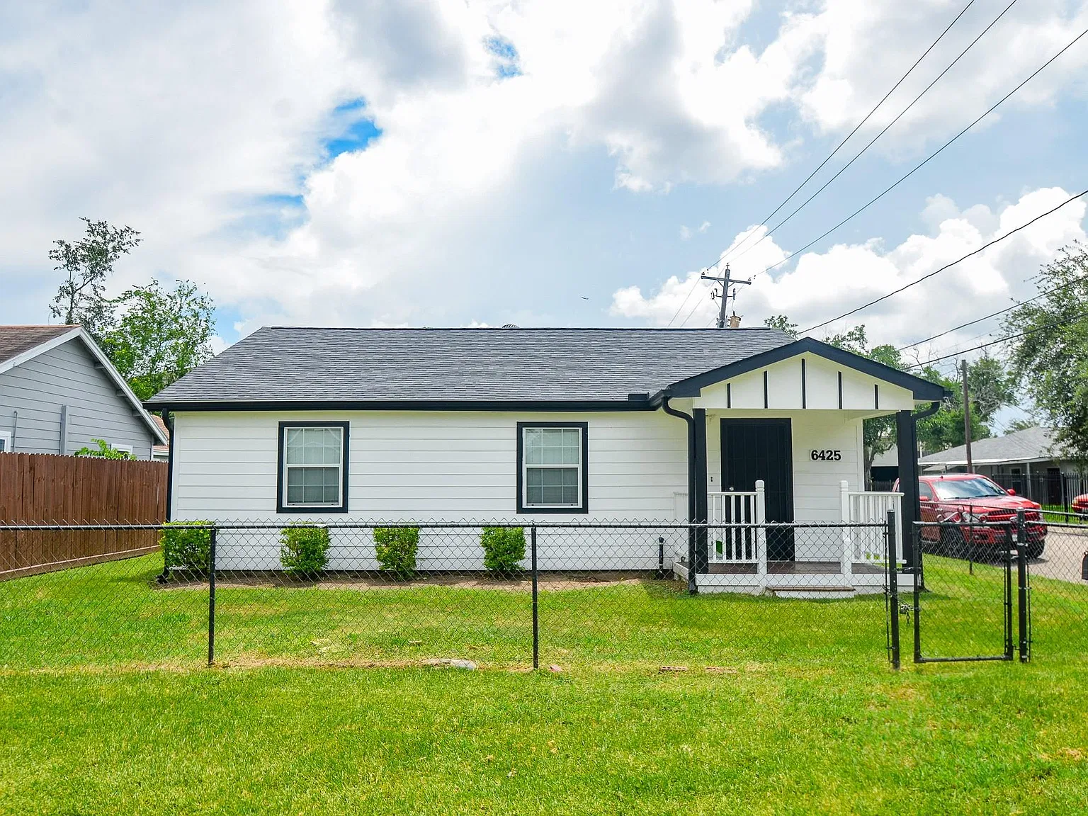 3 bed, 1.0 bath, 1152 sqft, $1,550 — Photo 2