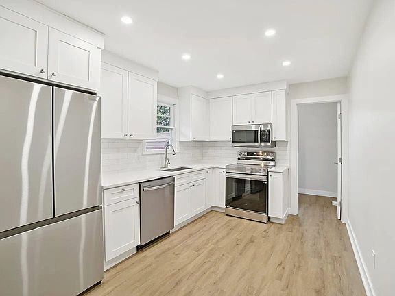 4th image of 407 Berea Forest Cir