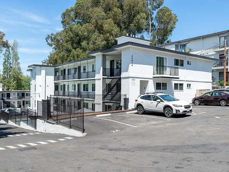 Hayward Heights — Photo 16