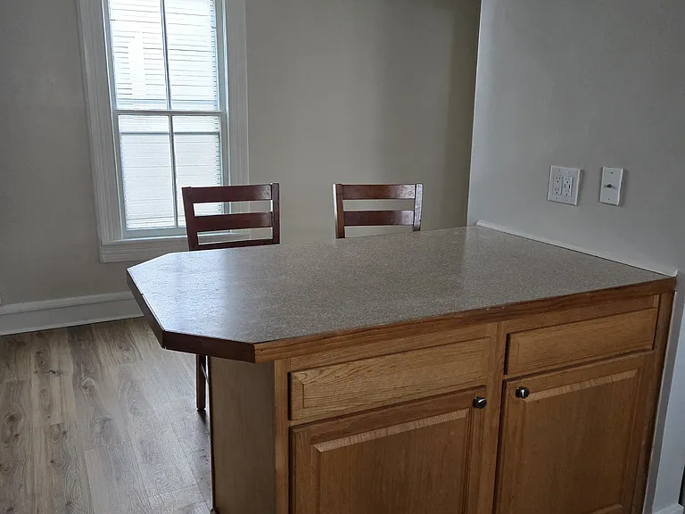 213 Glaser St — Photo 7