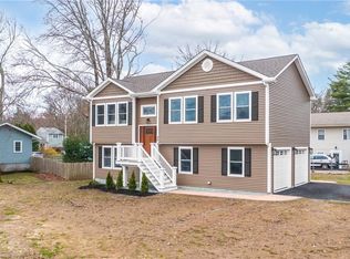 20 Spruce Dr, Scituate, RI 02831