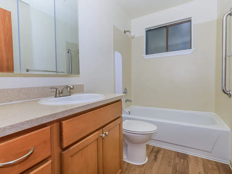 Autumn Ridge Apartments — Photo 20