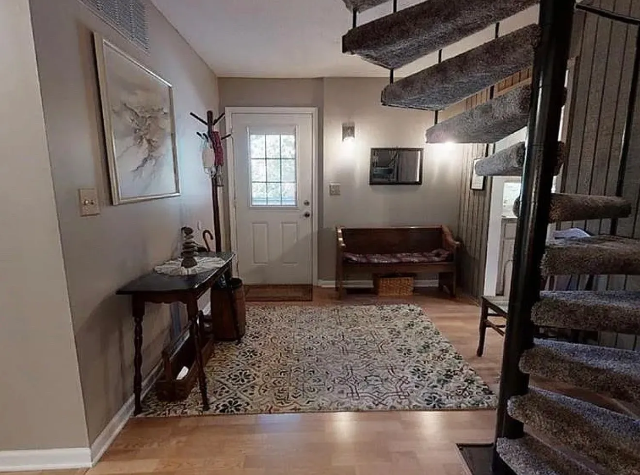 4 bed, 1696 sqft, $1,750 — Photo 2