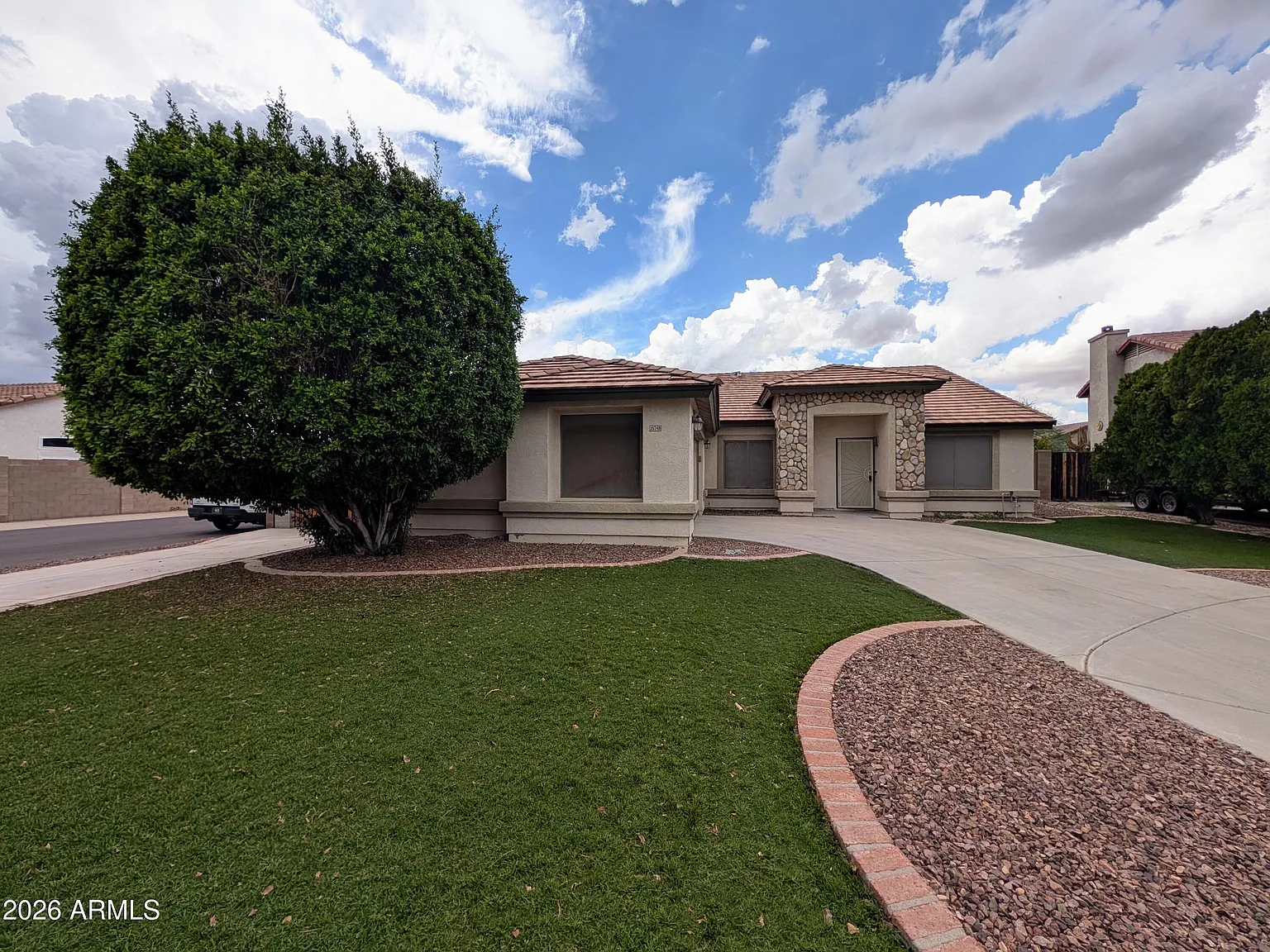 4 bed, 2.0 bath, 2214 sqft, $2,498 — Photo 3