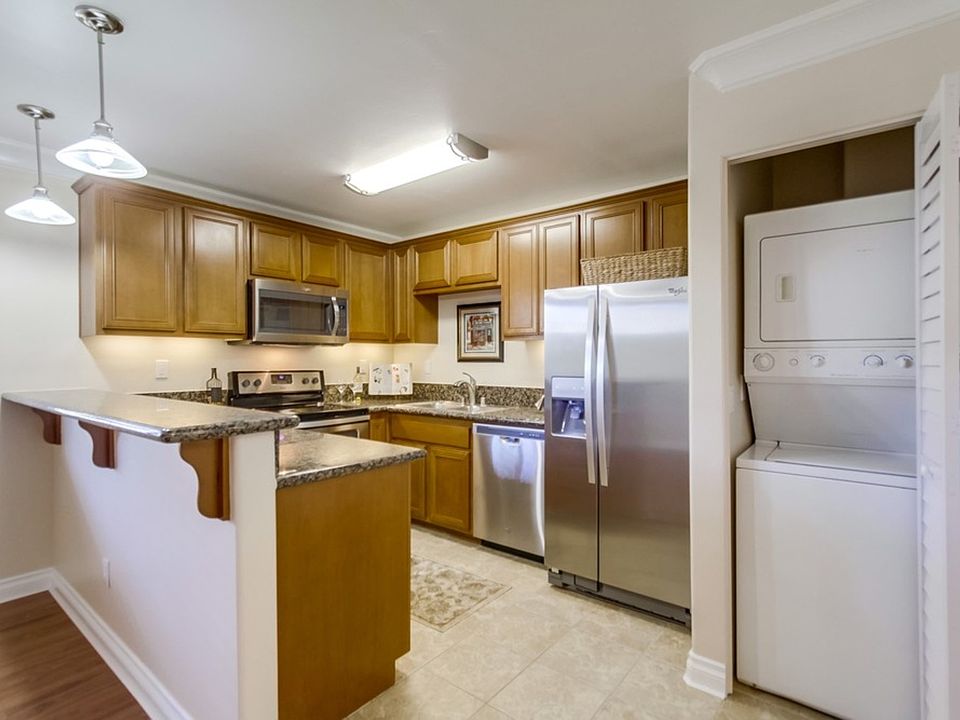 1st image of 800 N Mollison Ave Unit 13