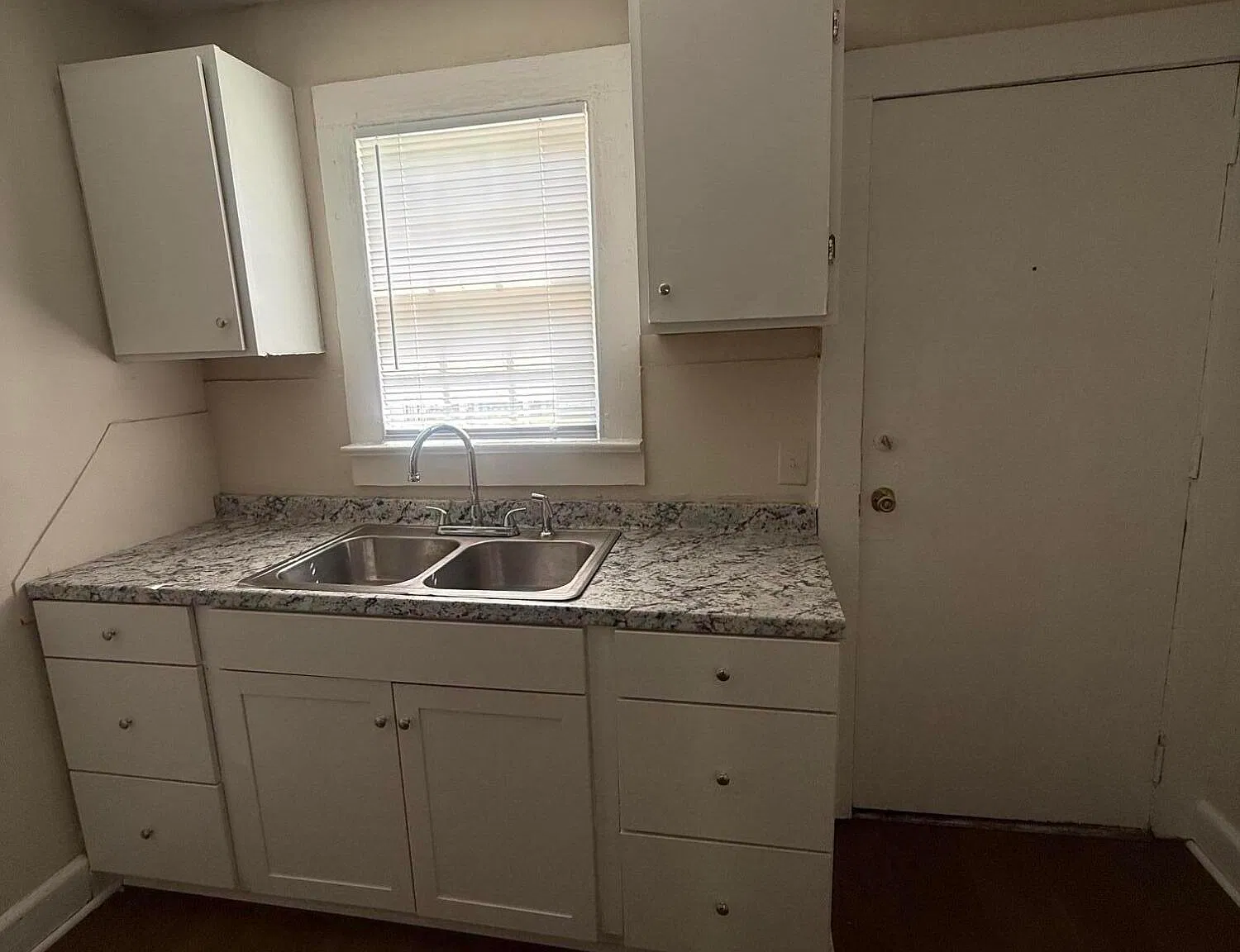 2 bed, 1.0 bath, 728 sqft, $750 — Photo 4