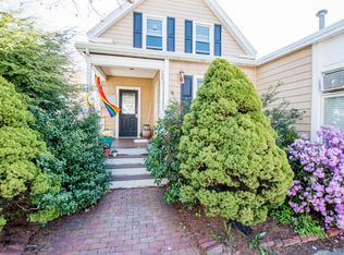 157 Burrill St #1, Swampscott, MA 01907