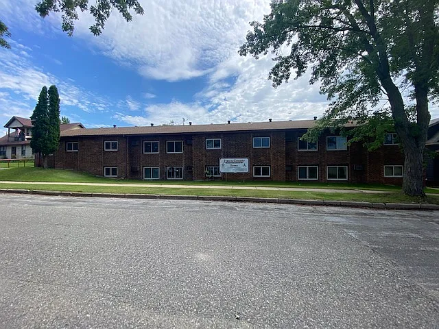 1 bed, 676 sqft, $624 — Photo 2