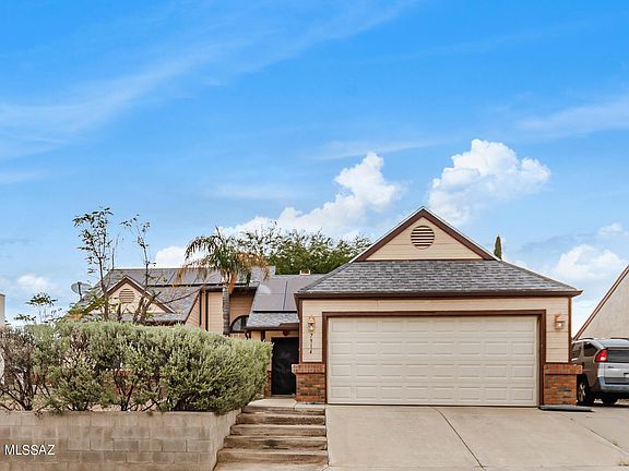 4th image of 7914 N Roundstone Dr
