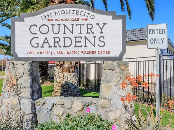 Town and Country Garden Apartments