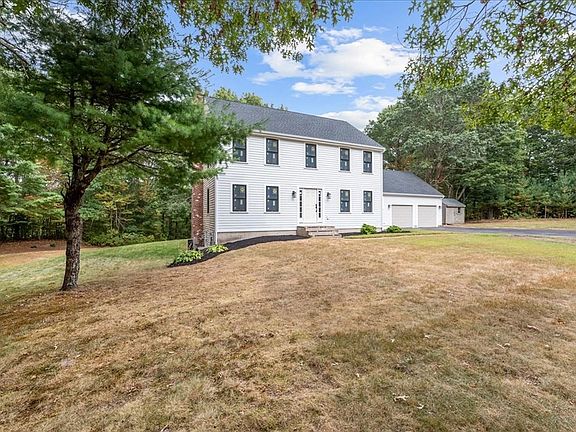 2nd image of 32 Longwood Cir