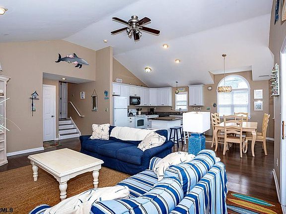 4th image of 831 5th St #2