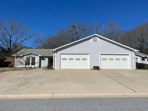 155 Garden Ct, Fayetteville, GA 30215