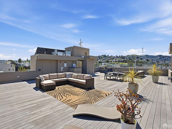 3rd image of 736 Valencia St #301