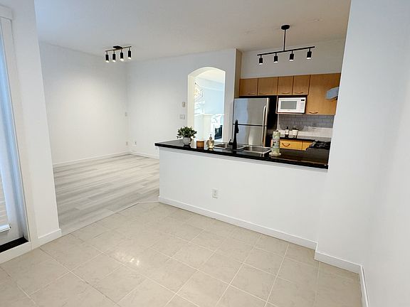 5th image of 7288 Heather St #5
