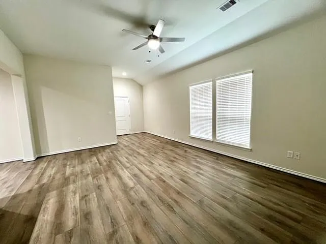 3 bed, 2.0 bath, 1344 sqft, $1,795 — Photo 2