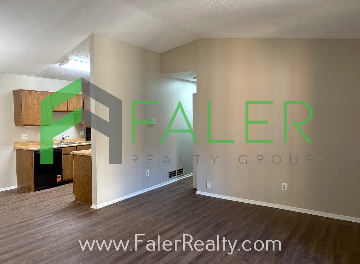 Spacious 2 bedroom condo - Available NOW! — Photo 4