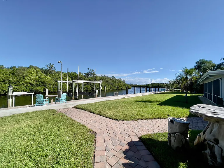 8585 SE Palm St — Photo 30
