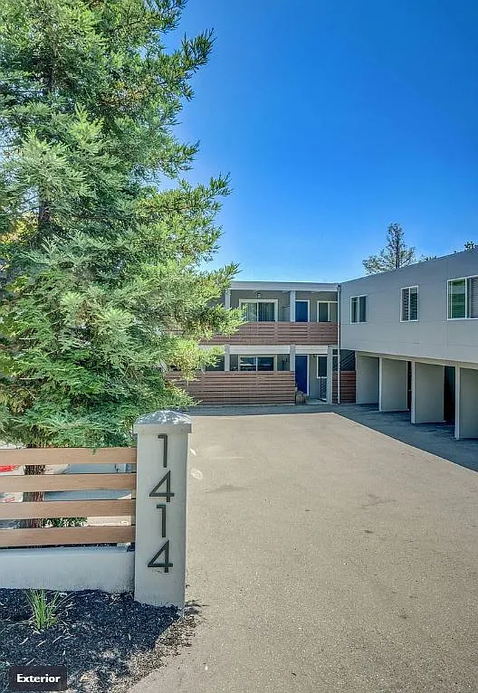 2 bed, 750 sqft, $2,300 — Photo 2
