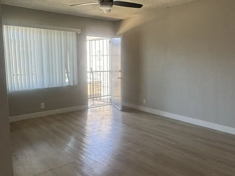 Marine Bay Apartments — Photo 5
