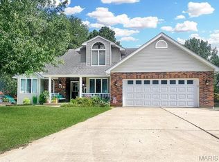 722 E Wood, Columbia, IL 62236
