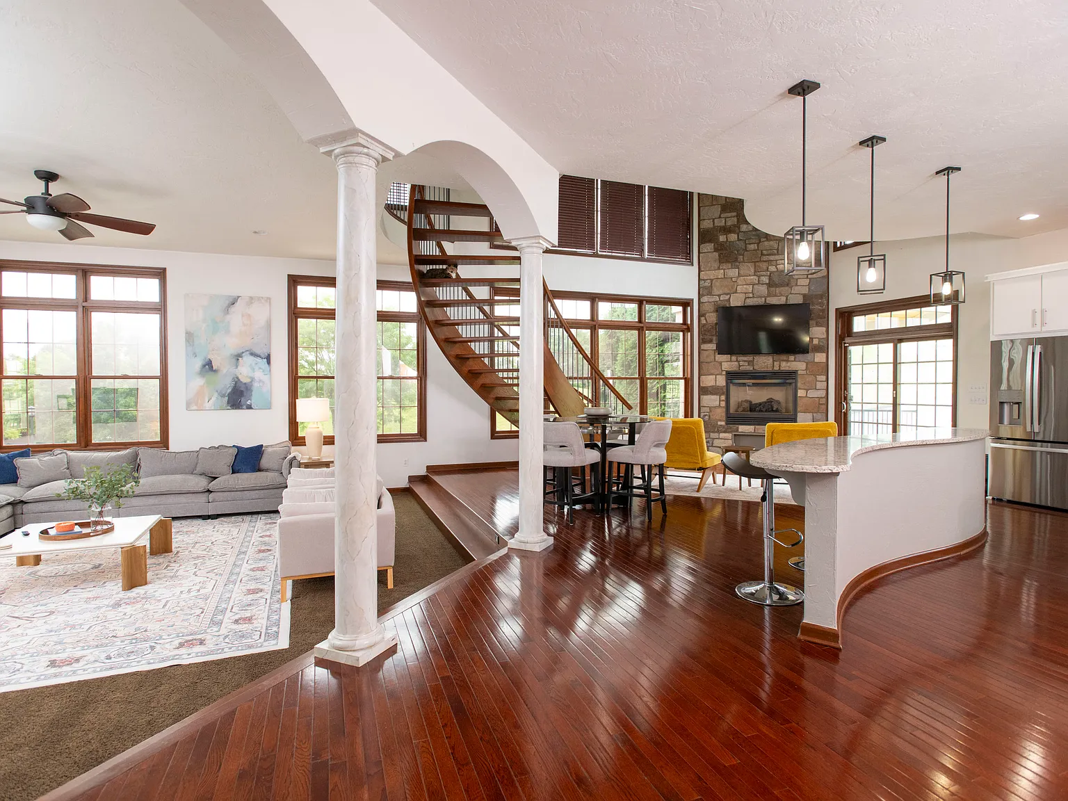 3 bed, 3.5 bath, 3526 sqft, $4,500 — Photo 3