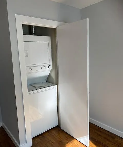 571 Formwalt St SW #8 — Photo 3