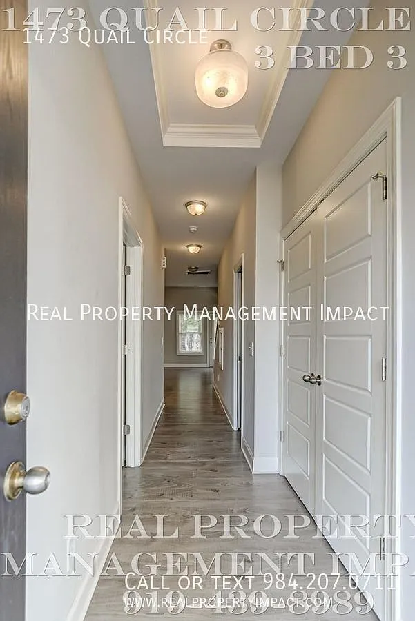 Modern 3-bedroom 3-bath end townhome in Creedmoor with pond views — Photo 4